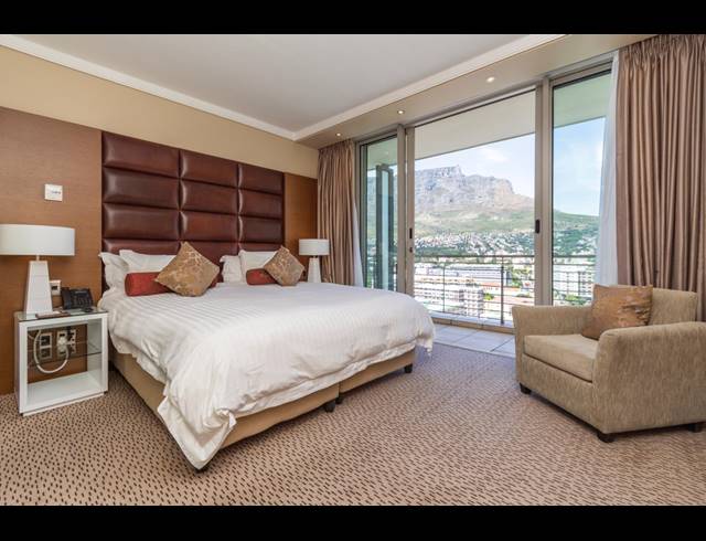 3 BEDROOM APARTMENT RENTED IN CAPE TOWN CITY CENTRE